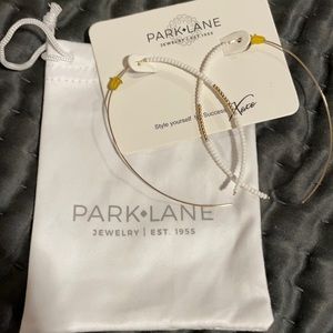 Super cute white and gold bead Park Lane earrings